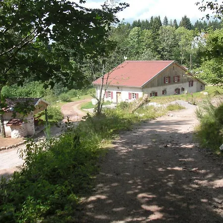 度假居 Ferme Des Poncees 热拉梅