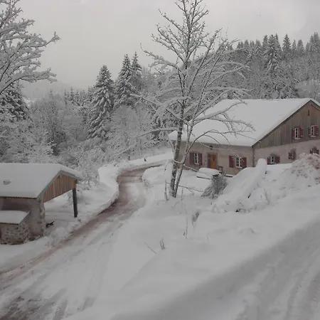 Ferme Des Poncees 热拉梅