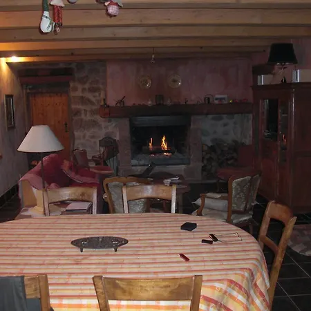 Ferme Des Poncees 热拉梅