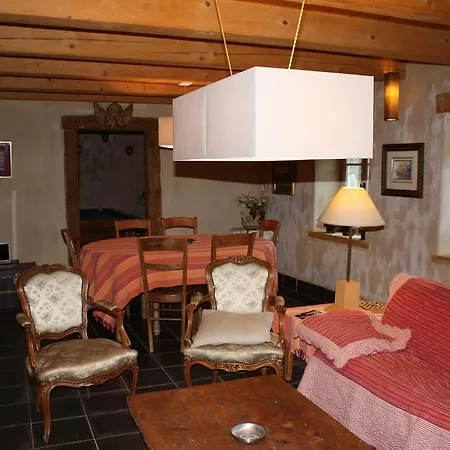 Ferme Des Poncees 度假居