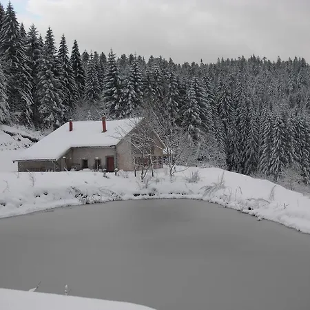 度假居 Ferme Des Poncees 热拉梅